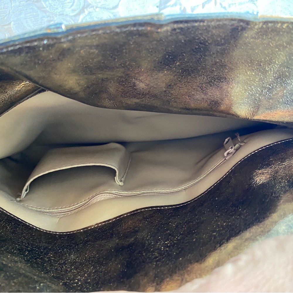 Silver and Gold Purse perfect for the Holidays - Picture 3 of 3